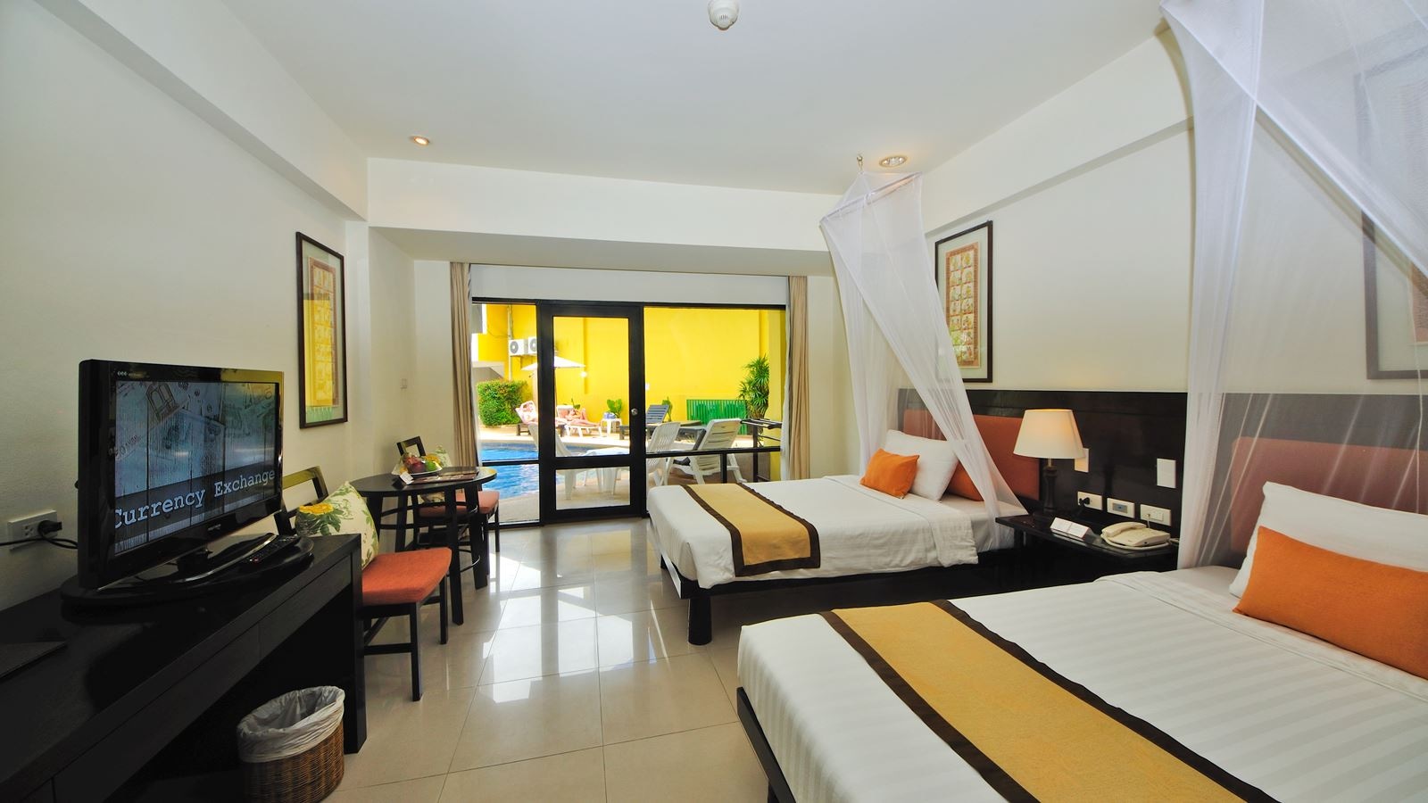 rooms-pool-access-room