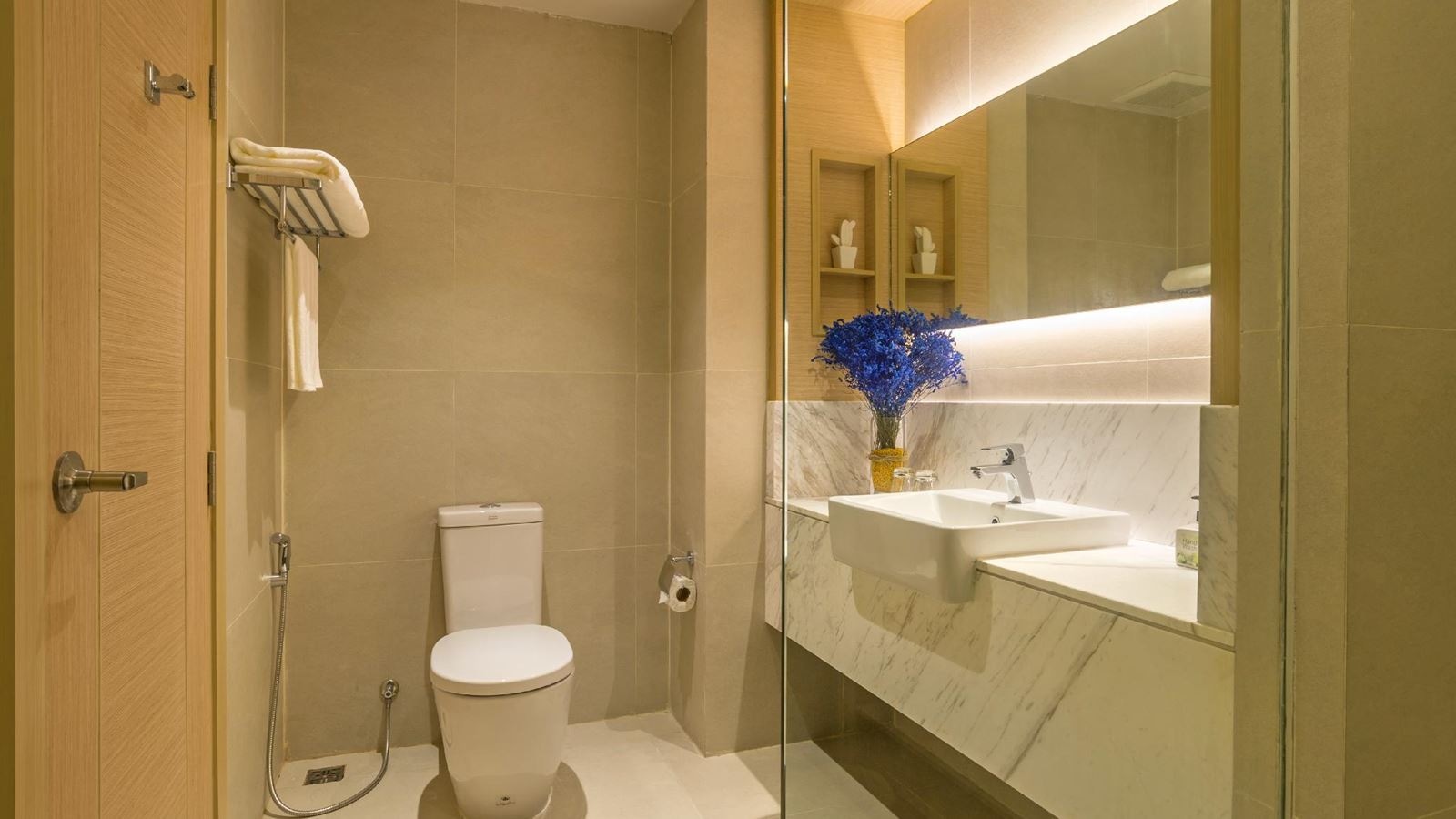 rooms-deluxe-seaview-room