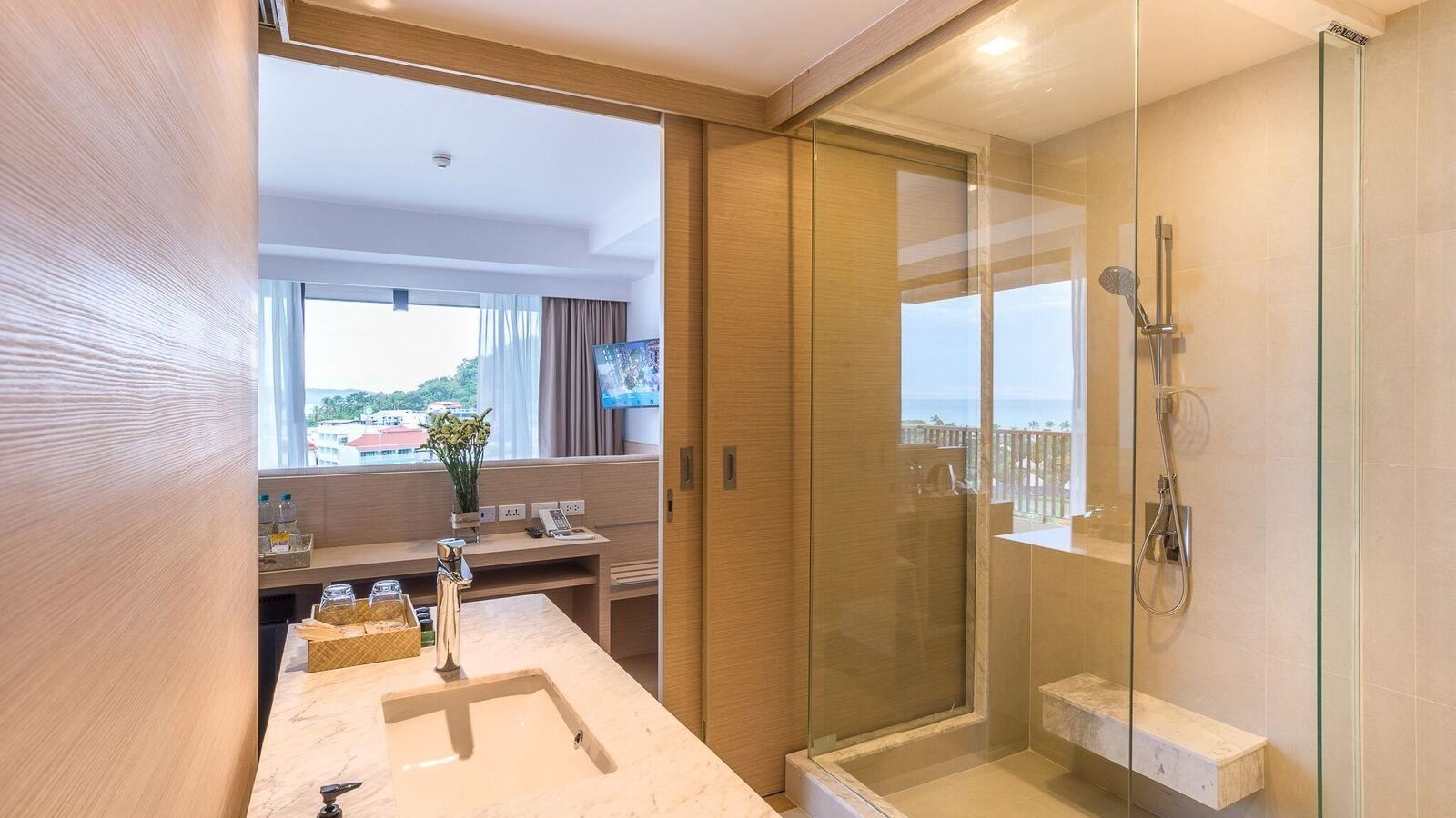 rooms-deluxe-seaview-with-outdoor-bathtub