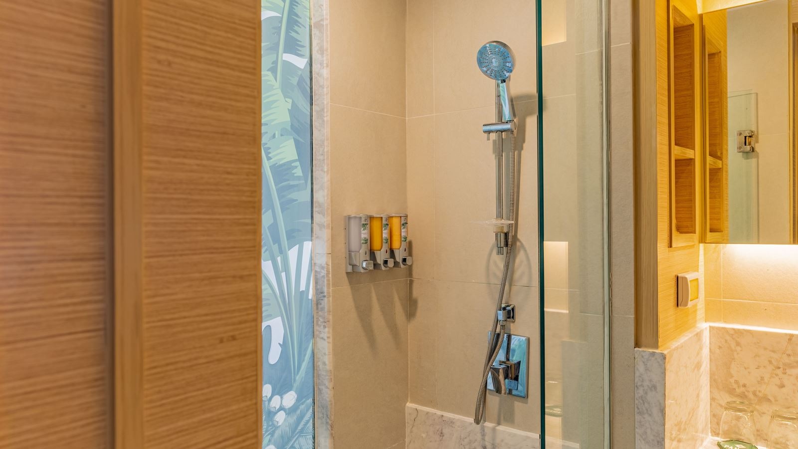 rooms-deluxe-seaview-room