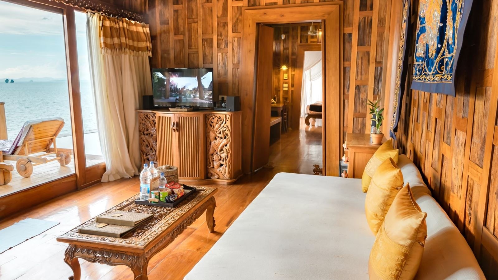 rooms-seawater-pool-villa