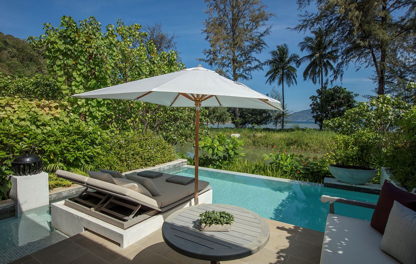 rooms-oceanfront-pool-pavilion