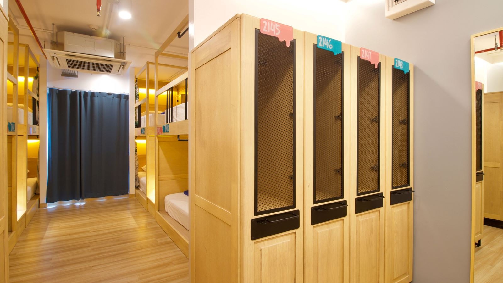 rooms-tribe-hideout-ladies--shared-bathroom