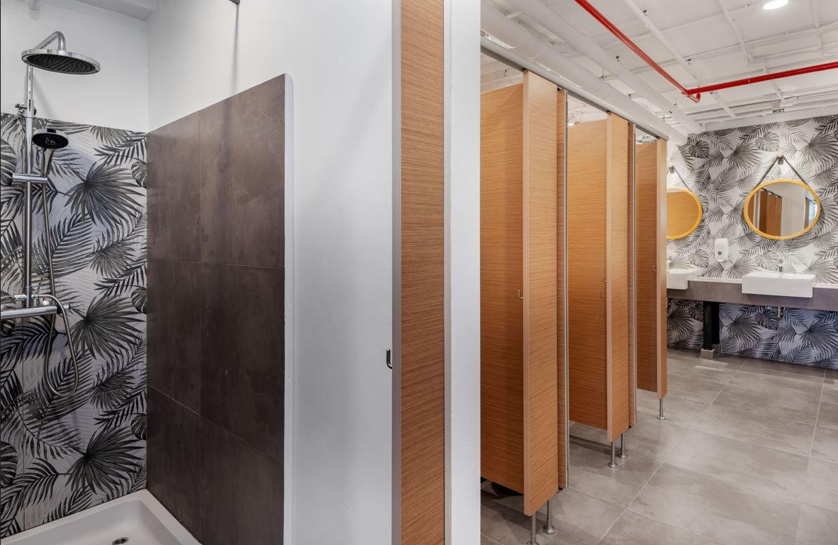 rooms-tribe-hideout-mixed--shared-bathroom