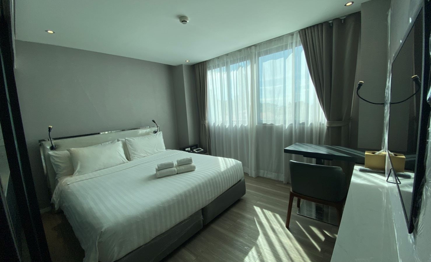 rooms-deluxe-city-view-no-balcony