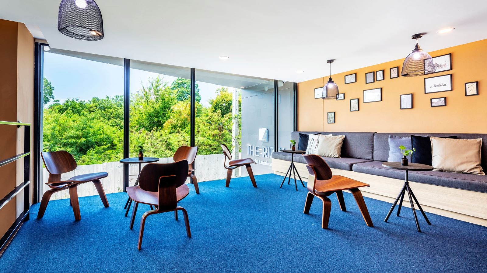 restaurants-the-deli