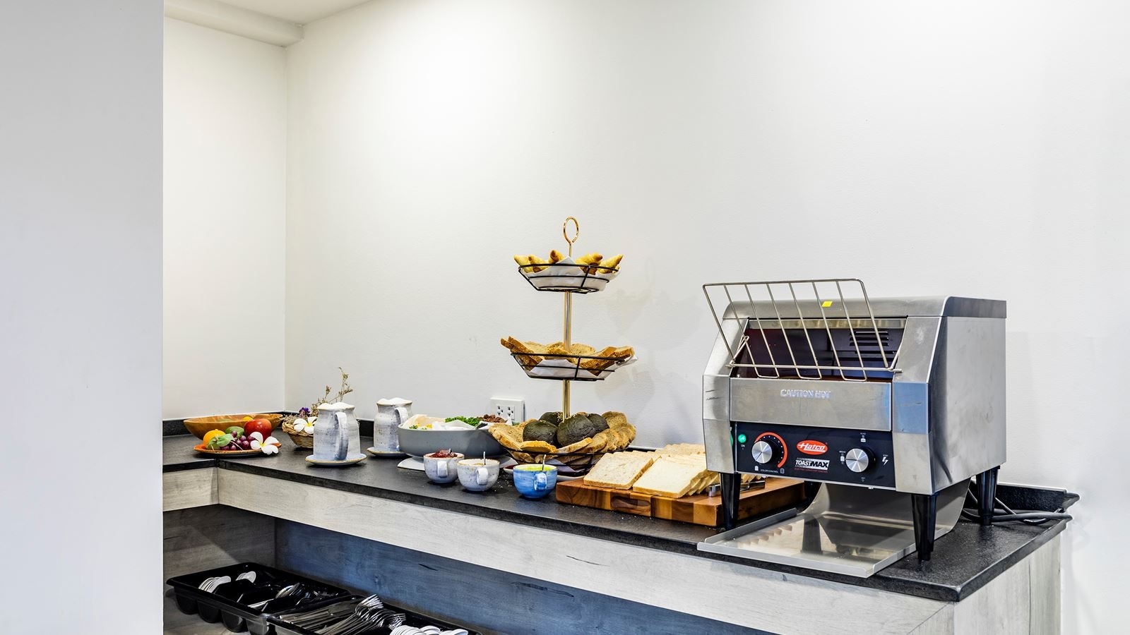 restaurants-the-deli