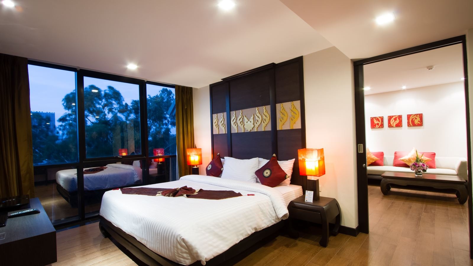 rooms-2-bed--suite-jacuzzi