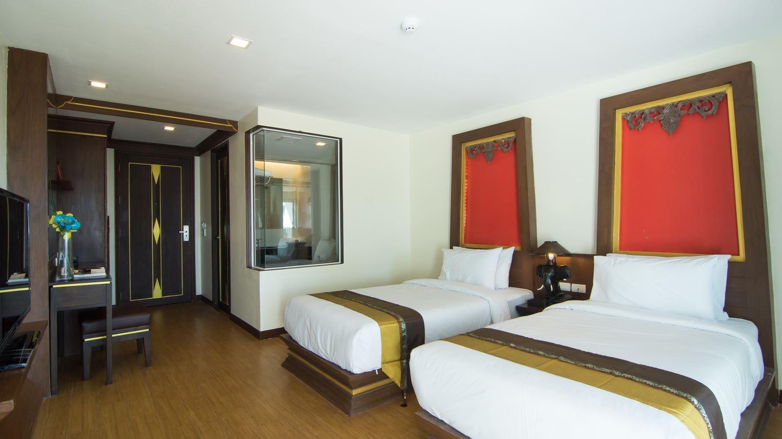 rooms-heritage-superior-side-seaviewtwin-bed