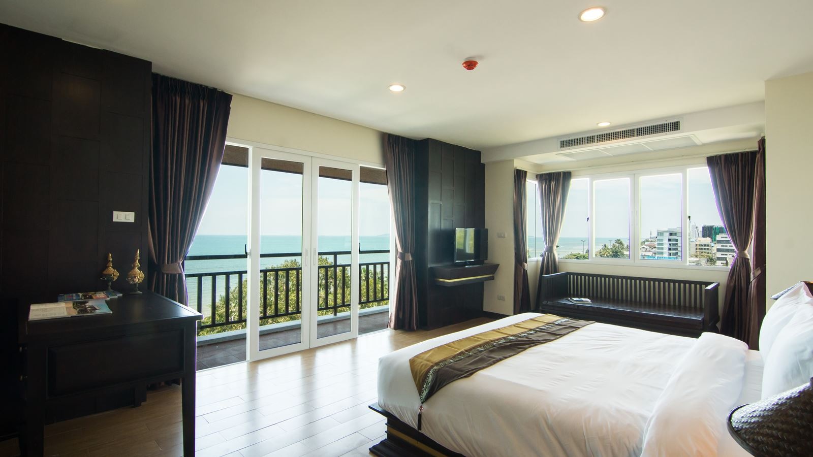 rooms-heritage-front-beach-suite