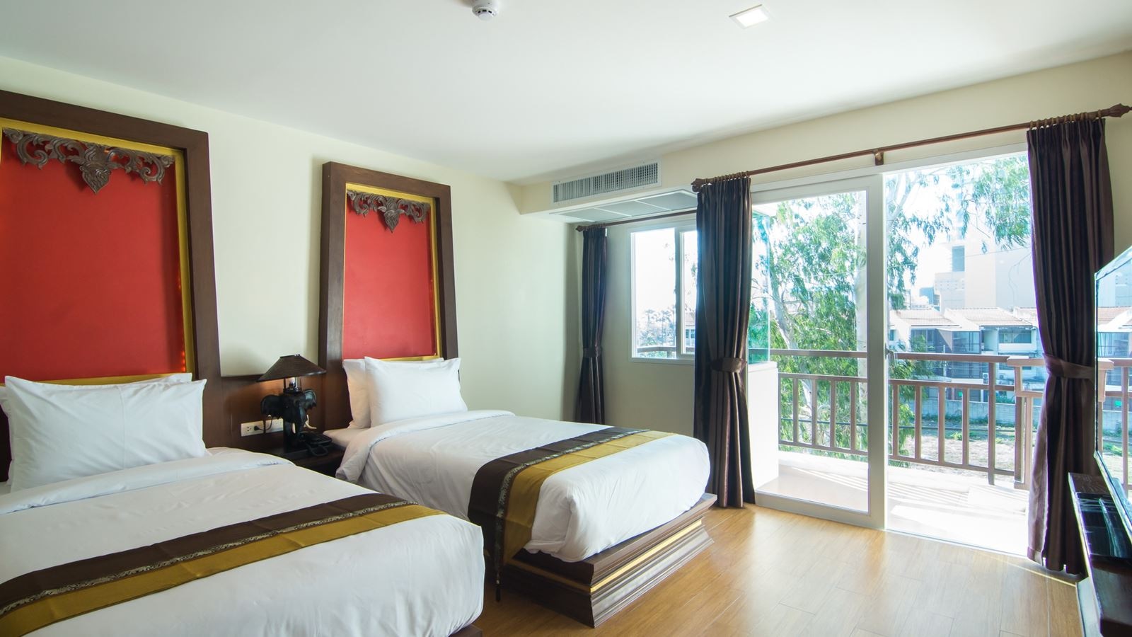 rooms-heritage-superior-side-seaviewtwin-bed