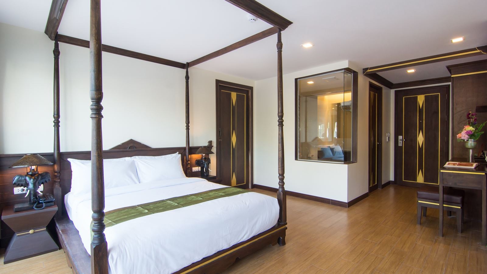 rooms-heritage-luxury-suite-pool-access