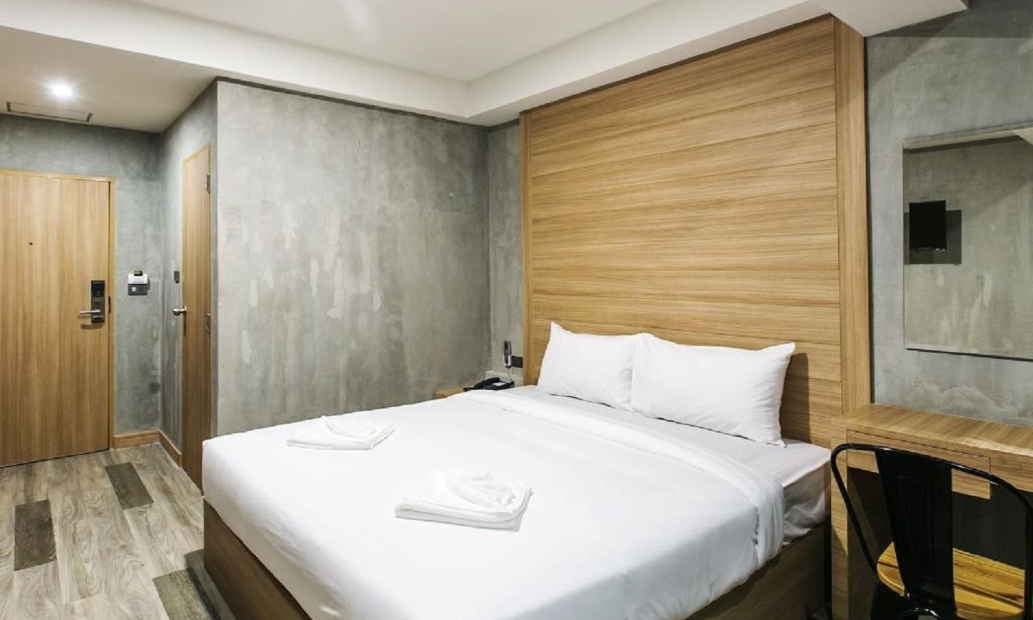 rooms-deluxe-double-room