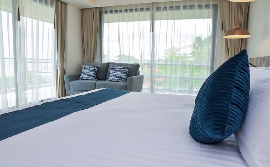 rooms-corner-suite-room