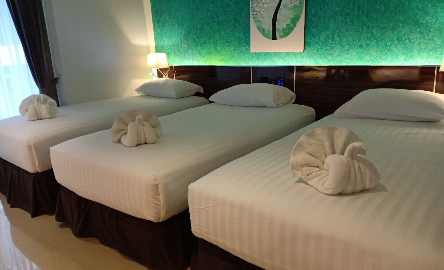 rooms-superior-triple-bed