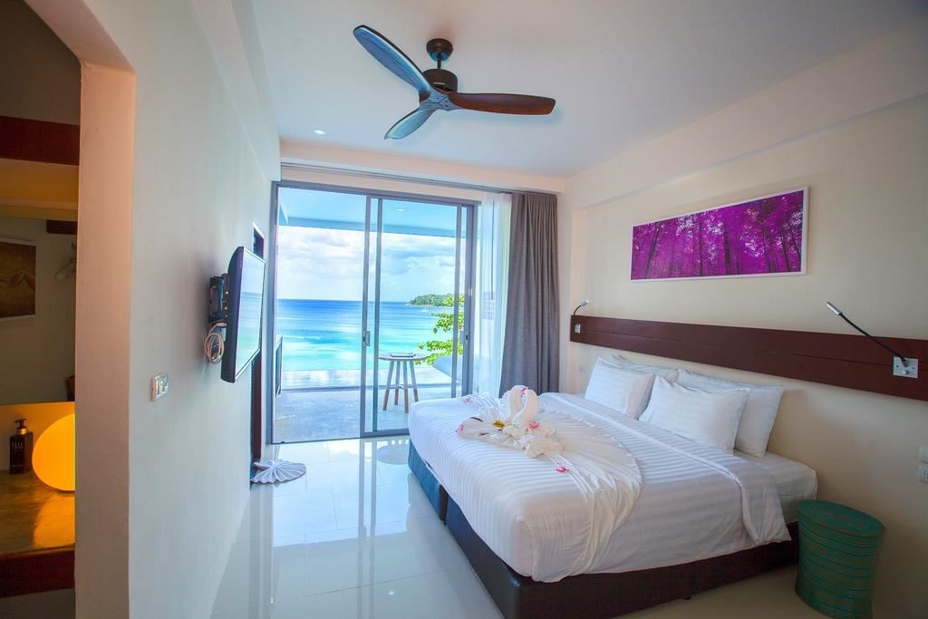 rooms-pool-access-oceanfront
