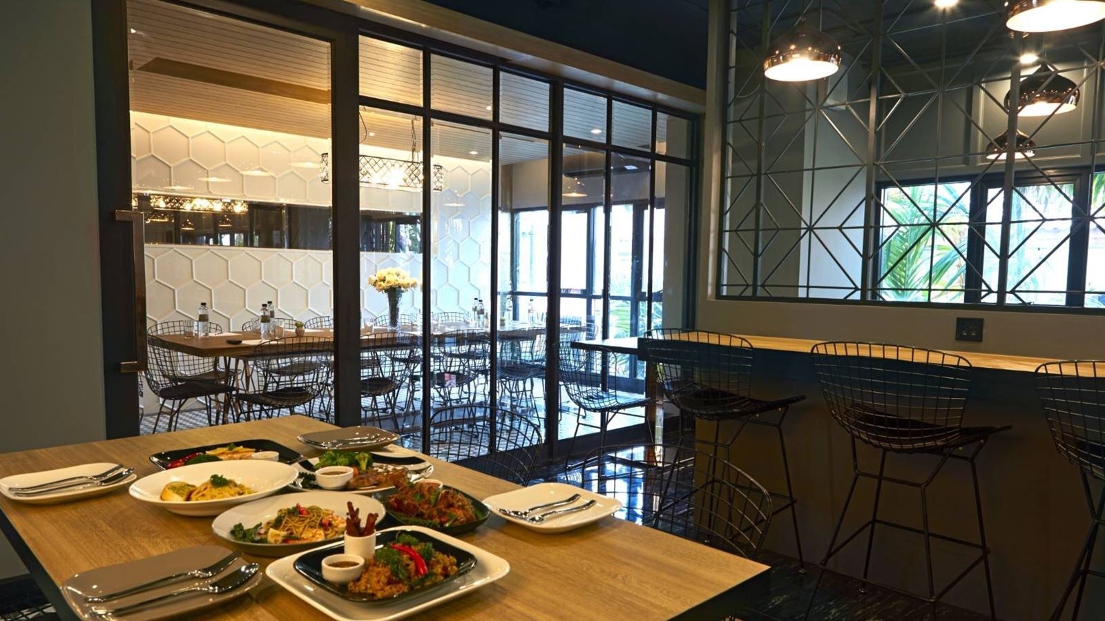 restaurants-dining-restaurant