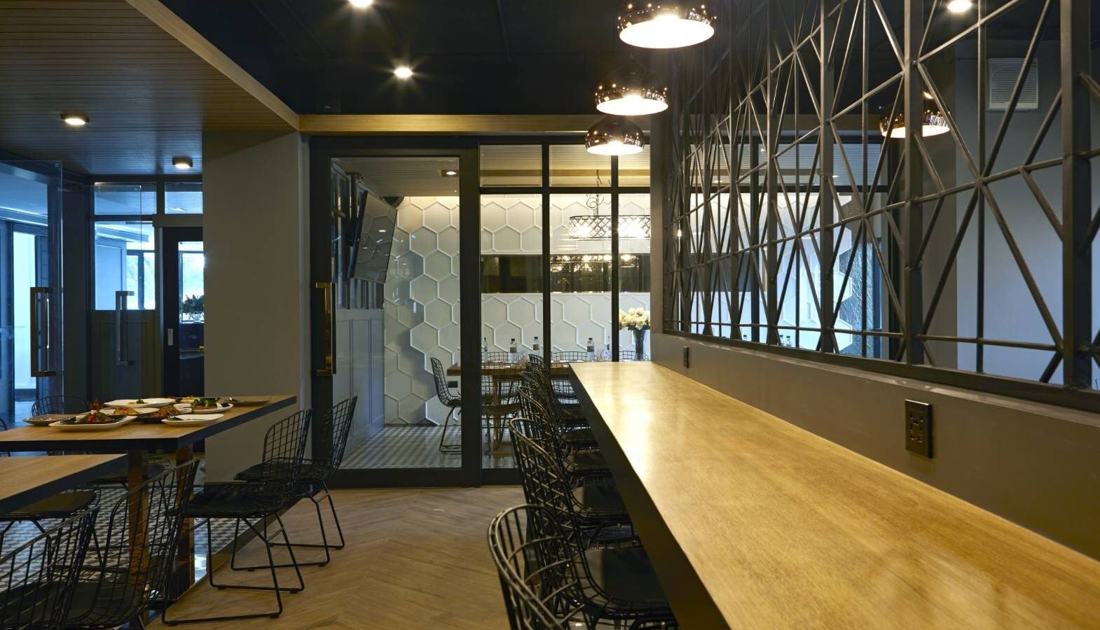 restaurants-dining-restaurant