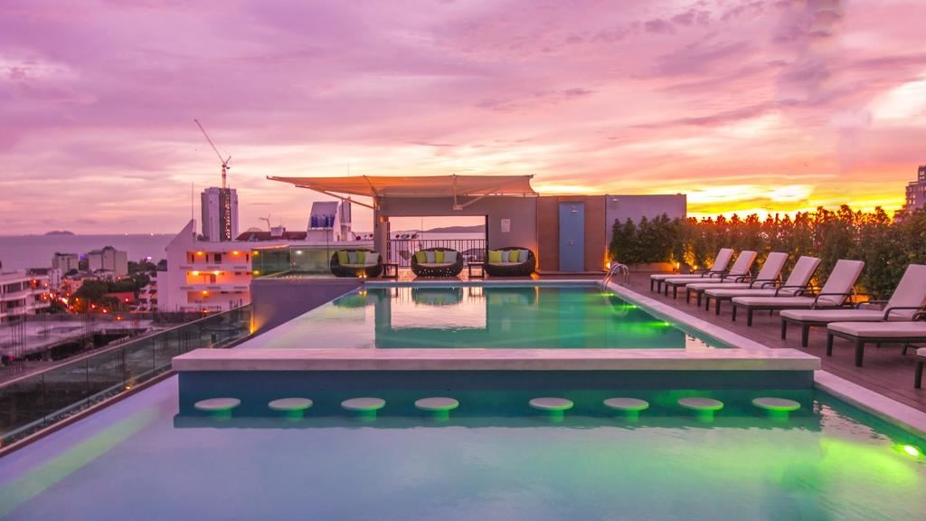 bars-senses-roof-top-pool-bar-and-lounge