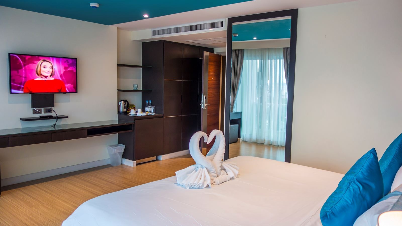 rooms-deluxe-city-view