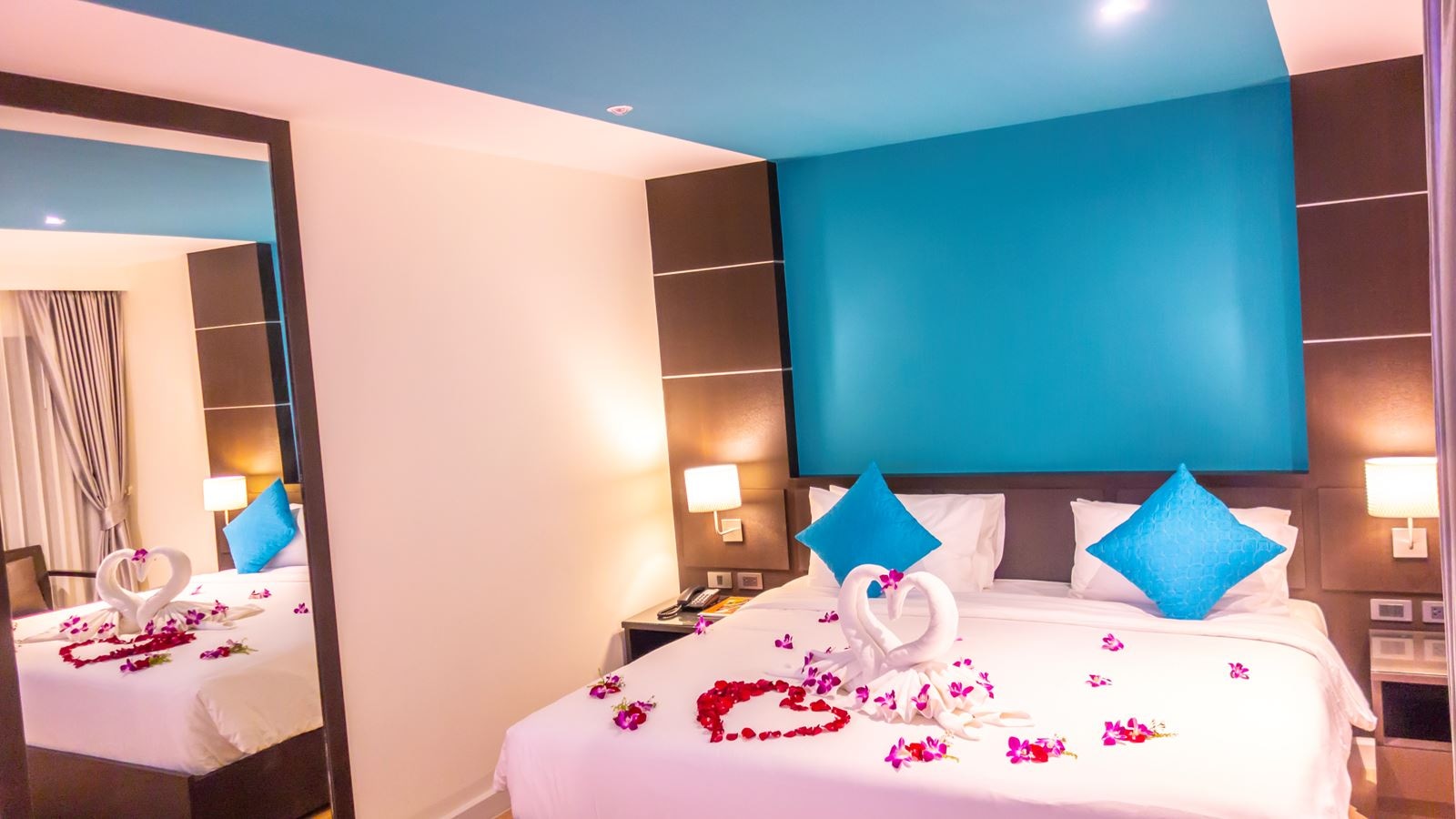 rooms-deluxe-city-view