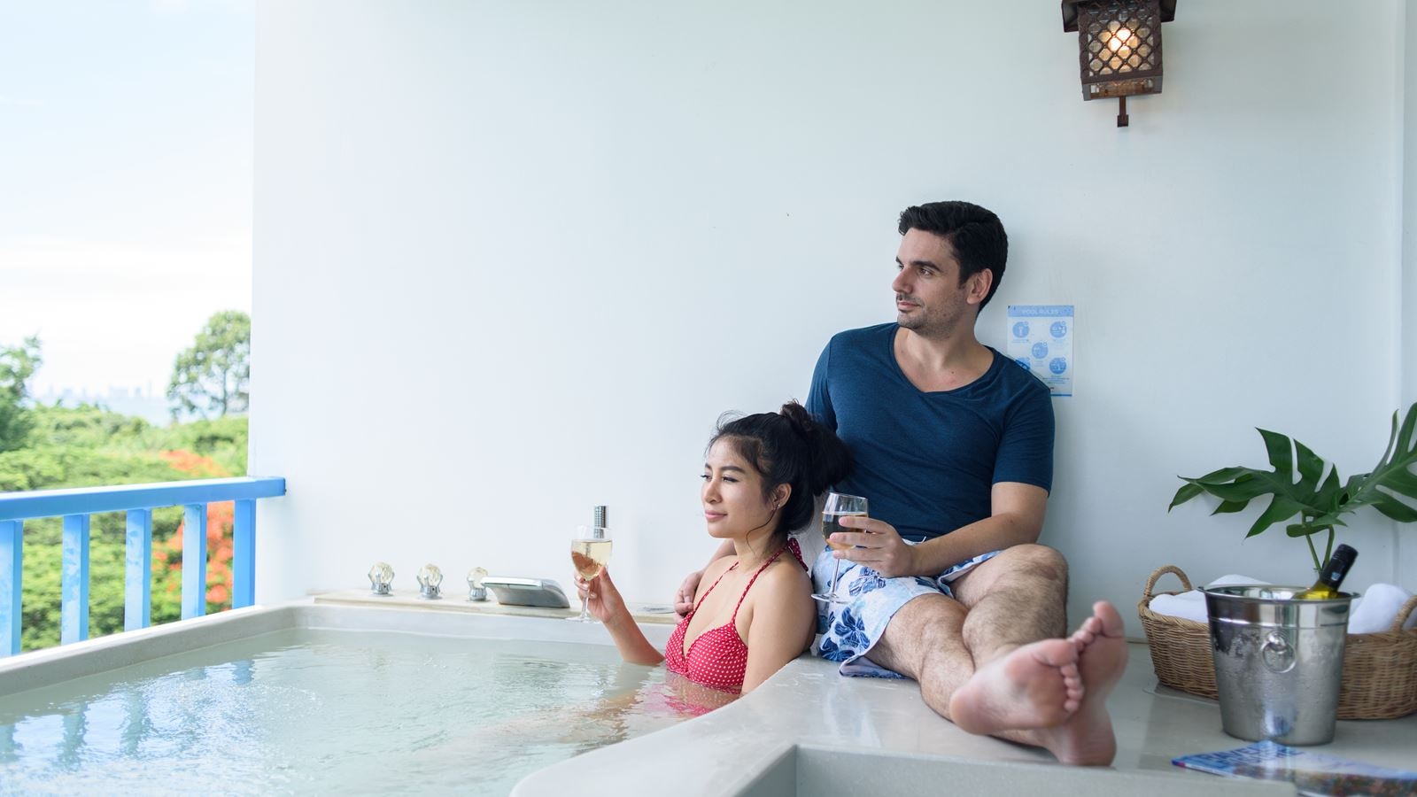 rooms-deluxe-ocean-view-jacuzzi