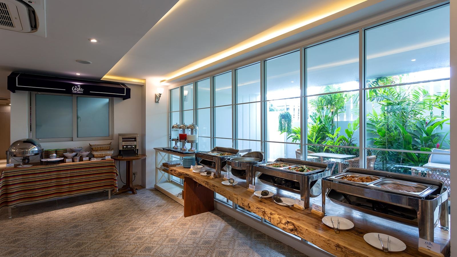 restaurants-fira-restaurant