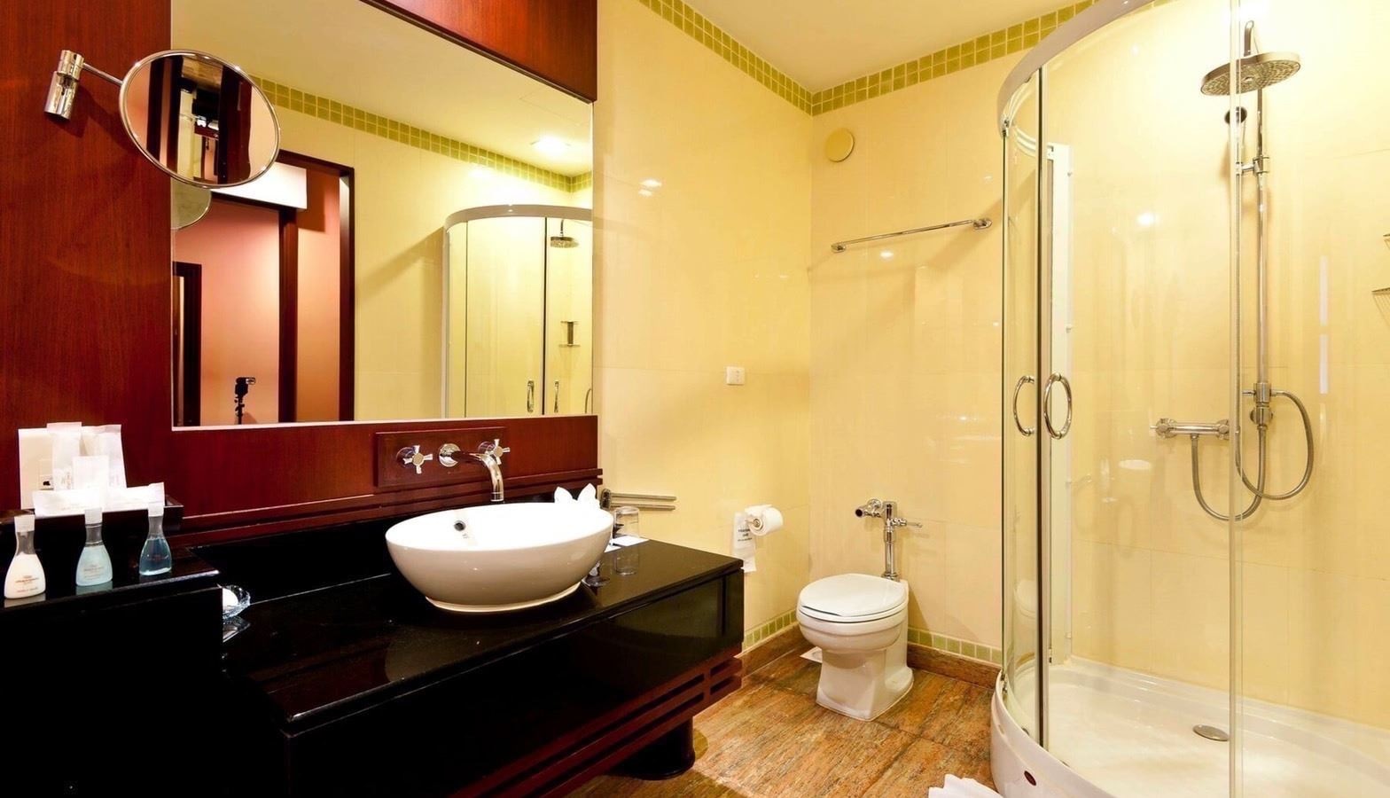 rooms-deluxe-pool-view