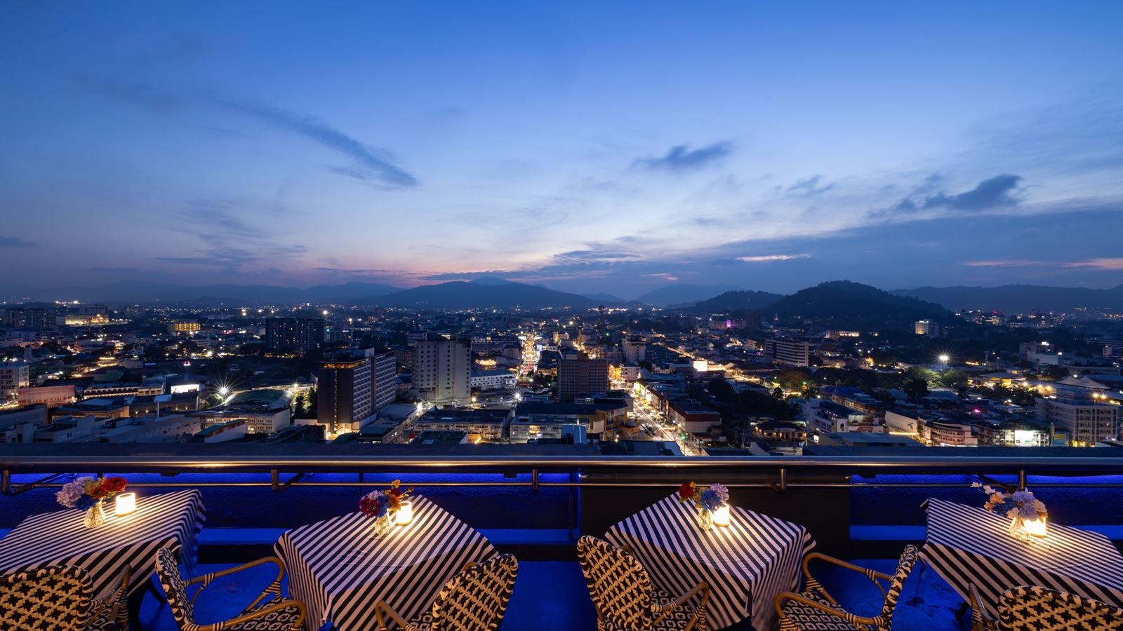 restaurants-twist-rooftop-restaurant--bar