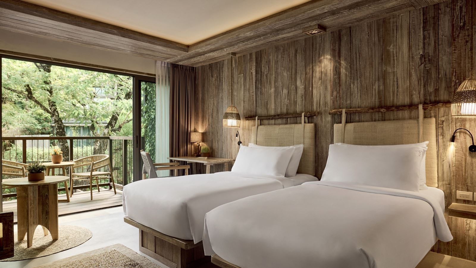 rooms-premium-pool-view