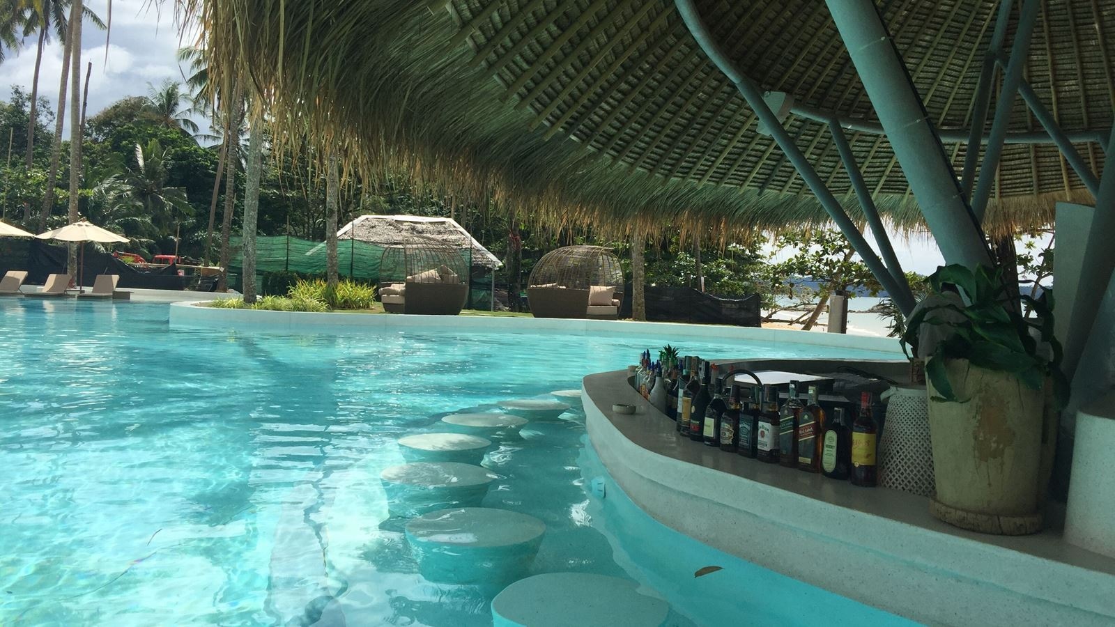 bars-the-senses-pool-bar
