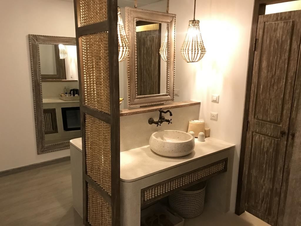 rooms-deluxe-pool-access