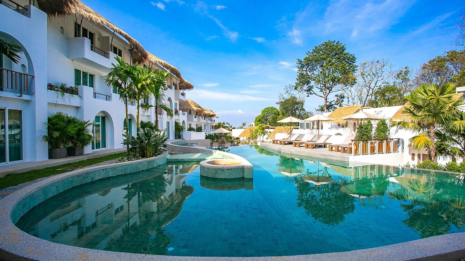 rooms-deluxe-pool-access