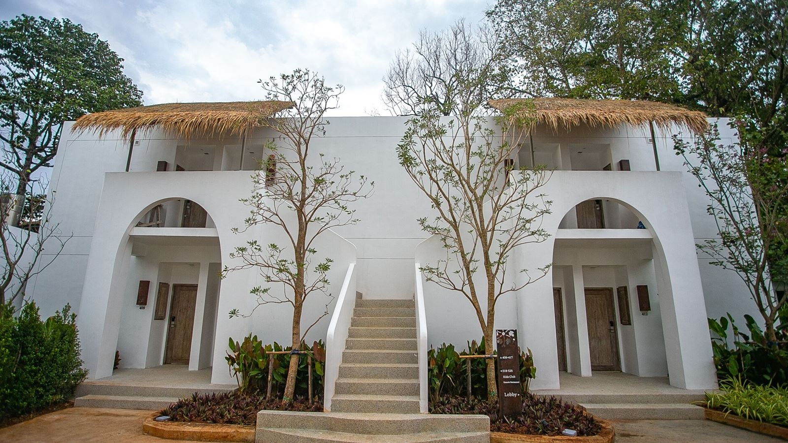 rooms-grand-deluxe-lagoon-pool-view