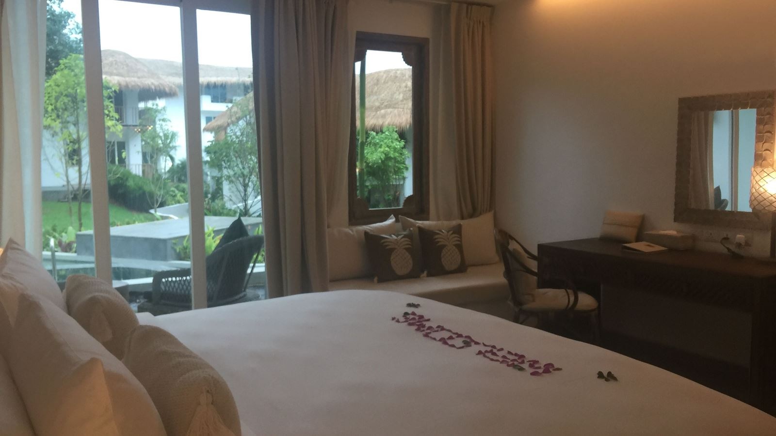 rooms-grand-deluxe-lagoon-pool-access