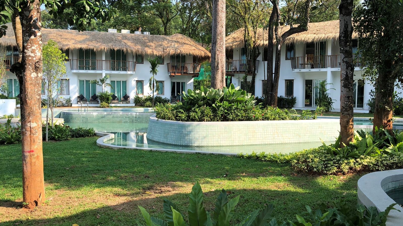 rooms-grand-deluxe-lagoon-pool-access