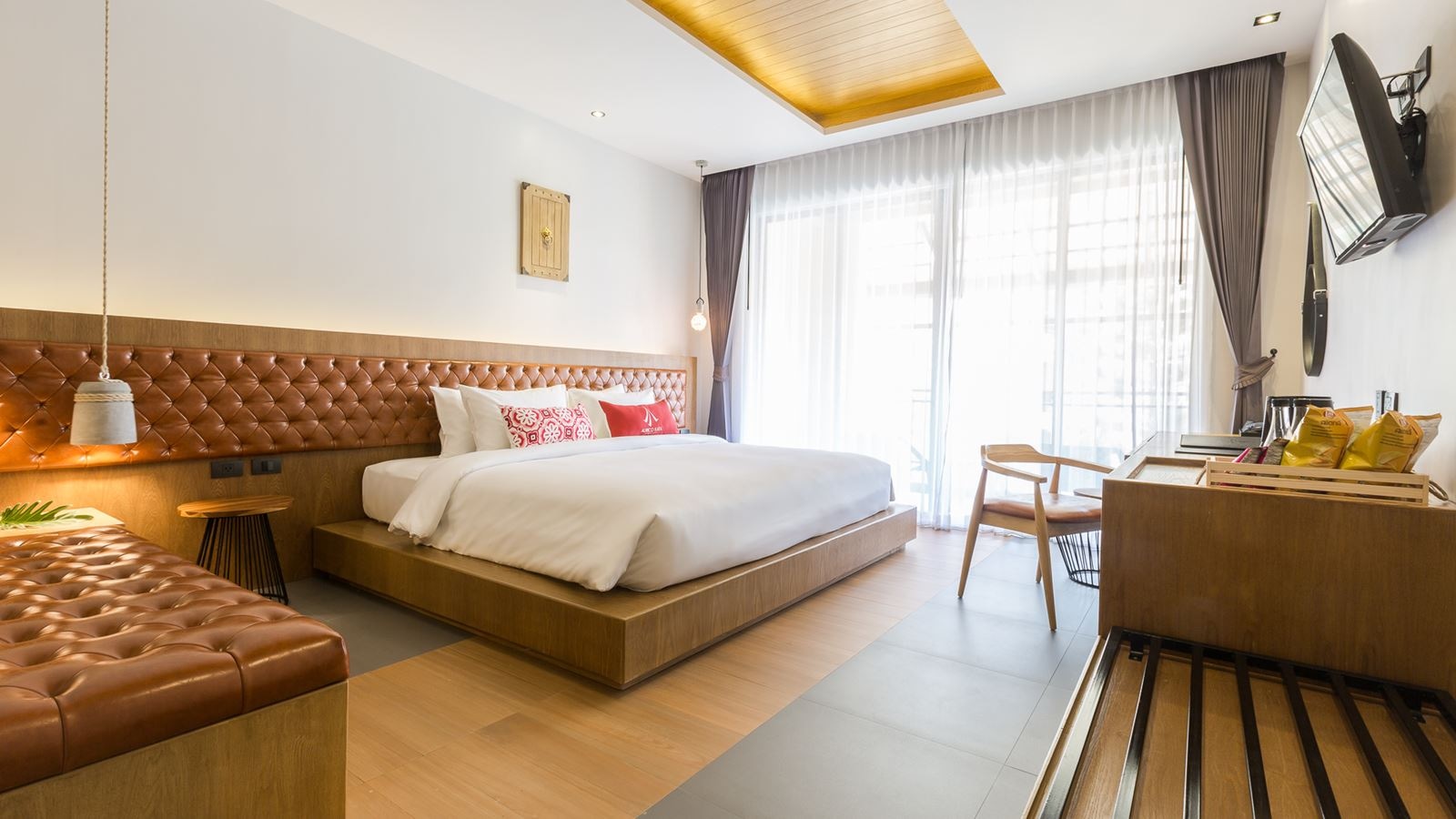 rooms-aurico-superior-over-the-pool