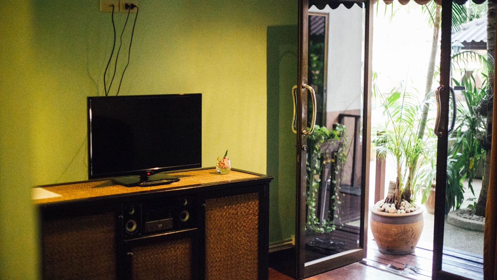 rooms-2-bedroom-pool-deluxe