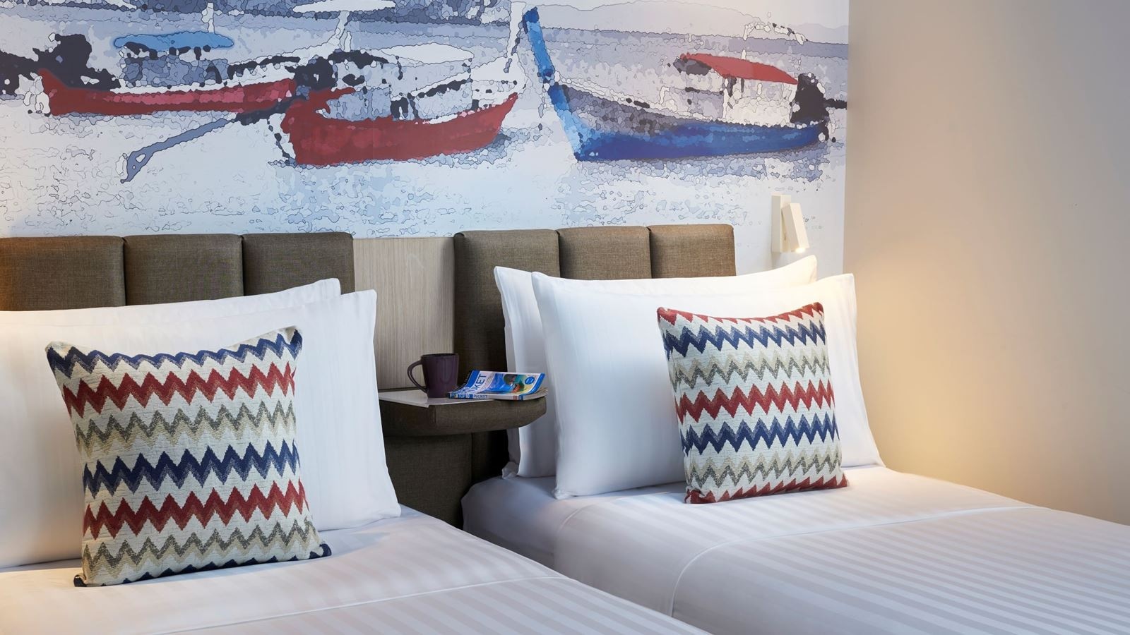 rooms-deluxe-sunset-room