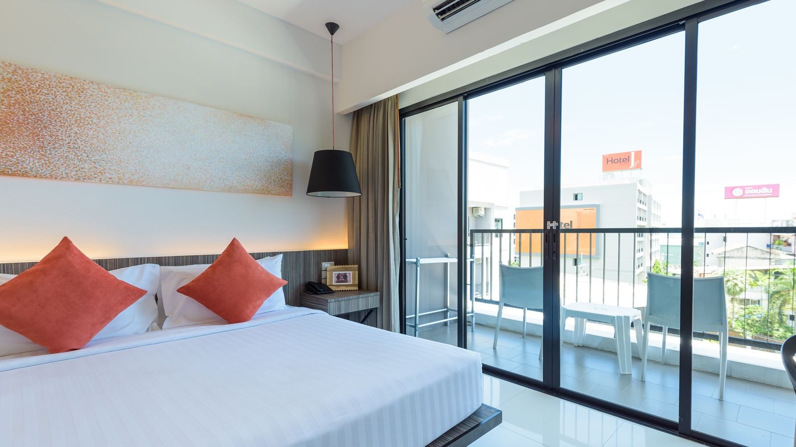 rooms-deluxe-city-view