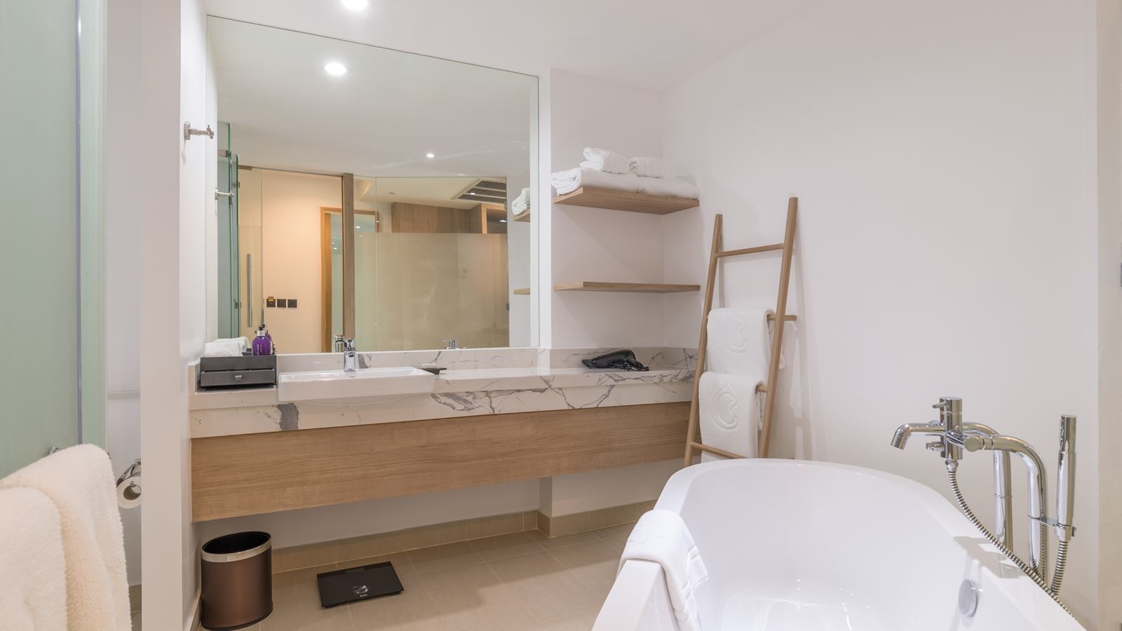 rooms-family-residence