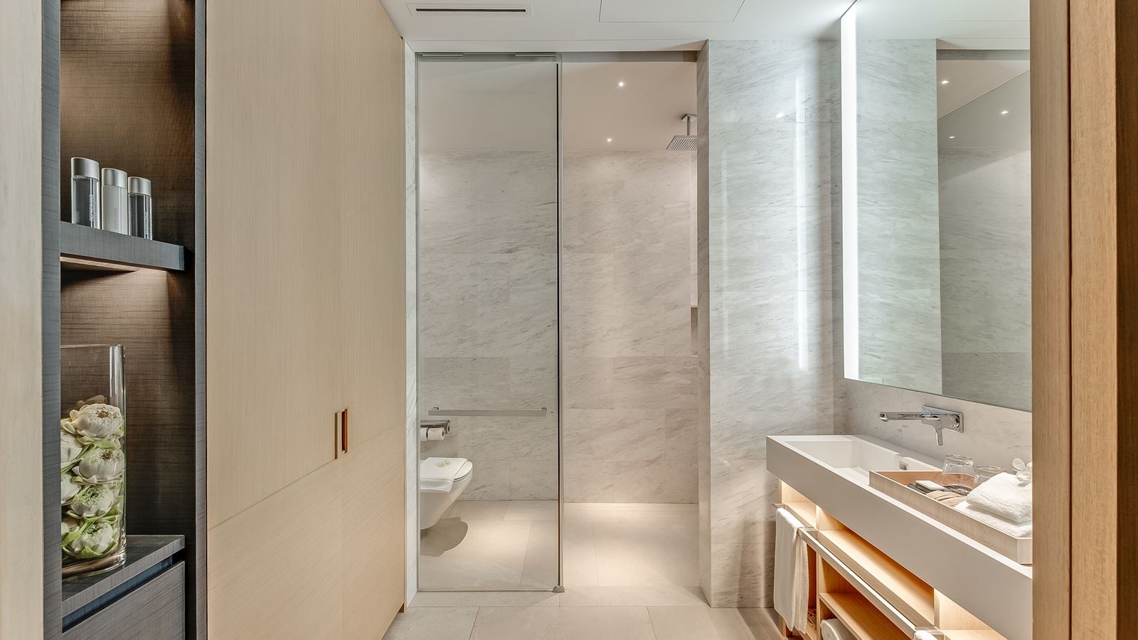 rooms-grand-azure-pool-suite