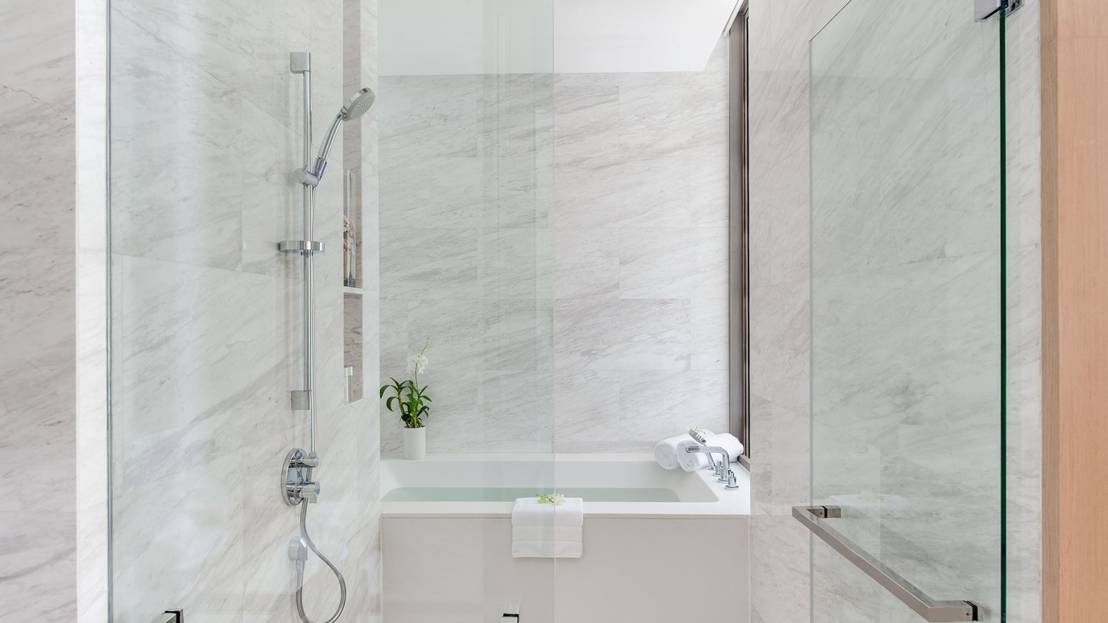 rooms-grand-azure-sea-view-pool-suite