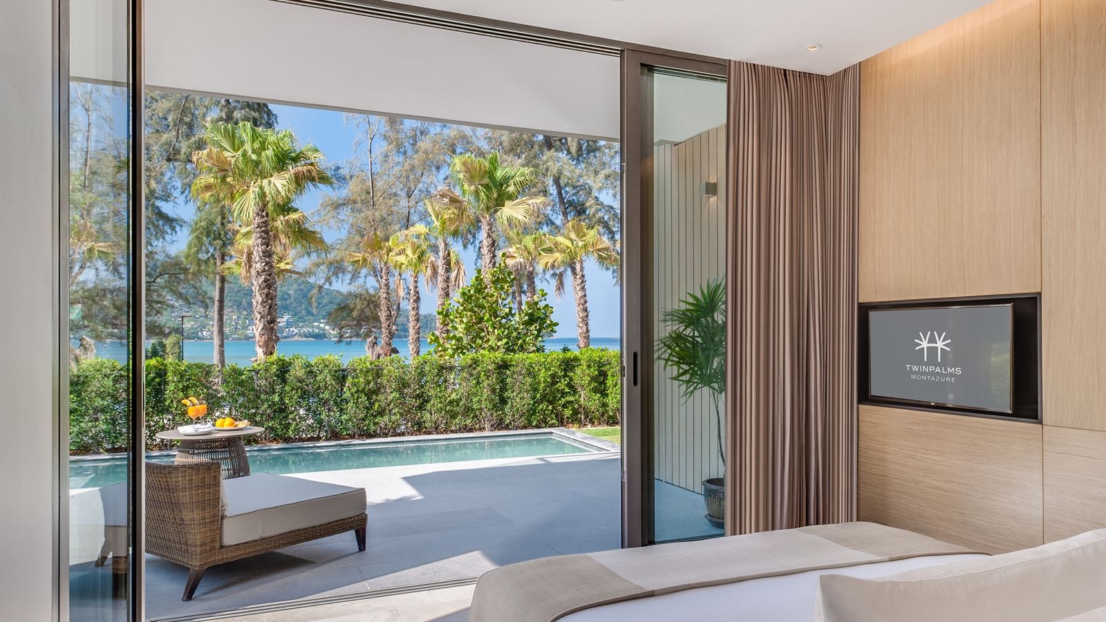 rooms-grand-azure-sea-view-pool-suite