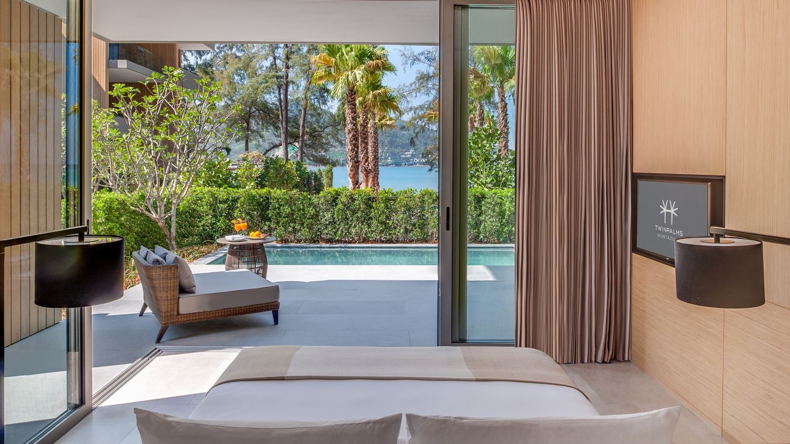 rooms-grand-azure-sea-view-pool-suite