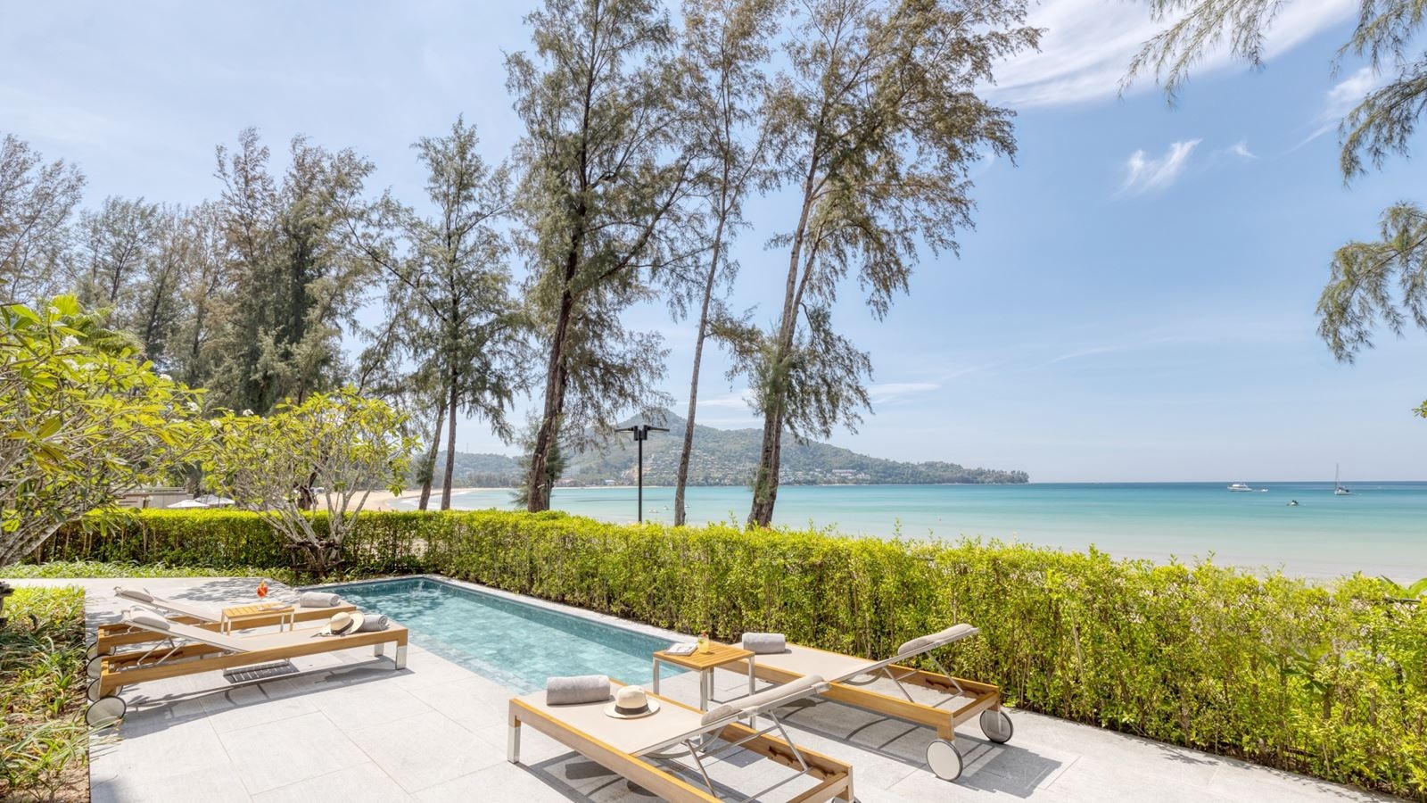 rooms-grand-azure-seafront-pool-suite-2bedroom