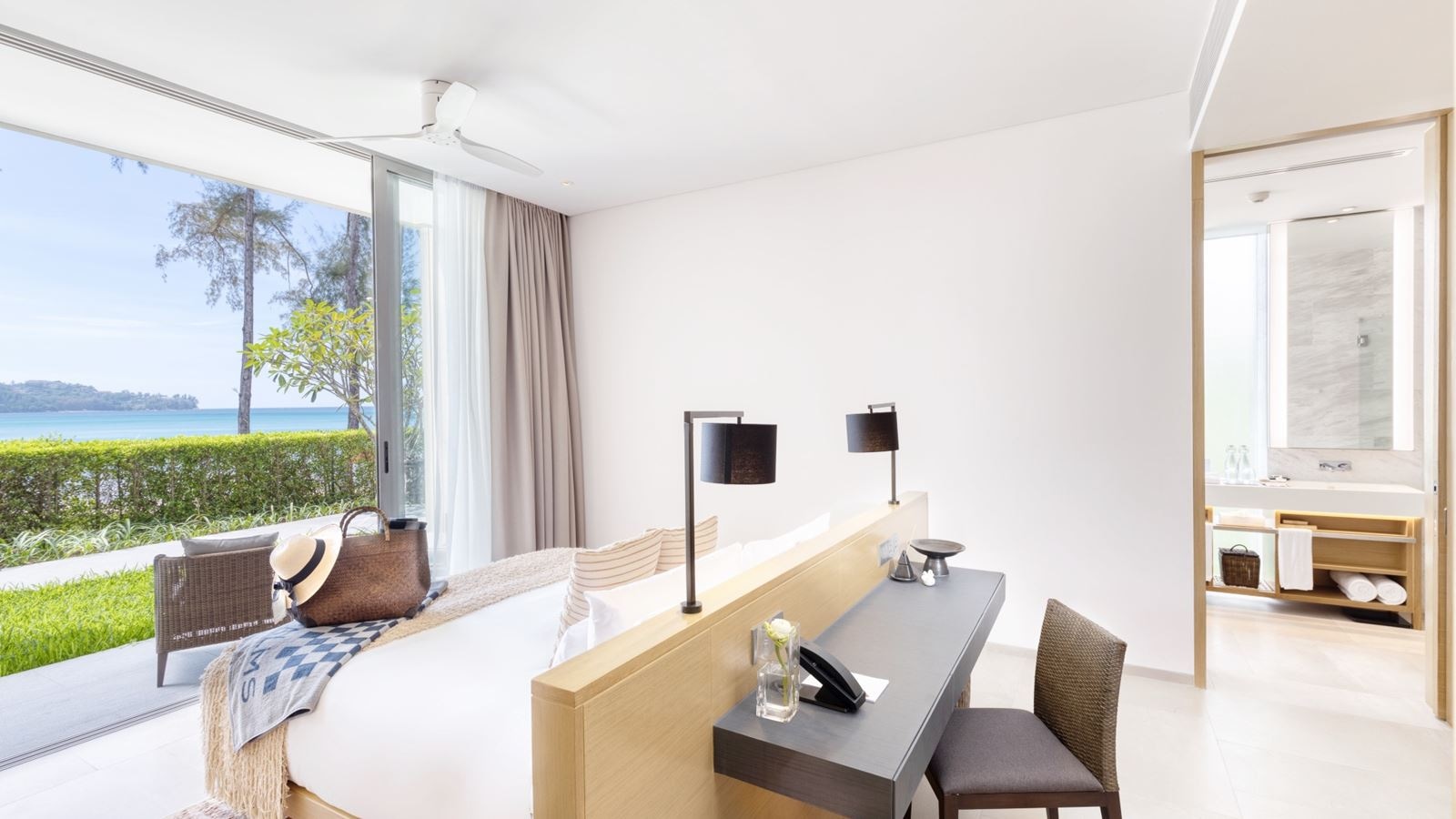 rooms-grand-azure-seafront-pool-suite-2bedroom