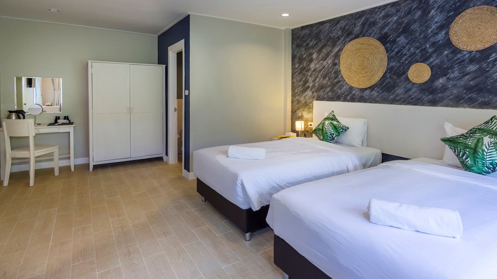 rooms-deluxe-bungalow