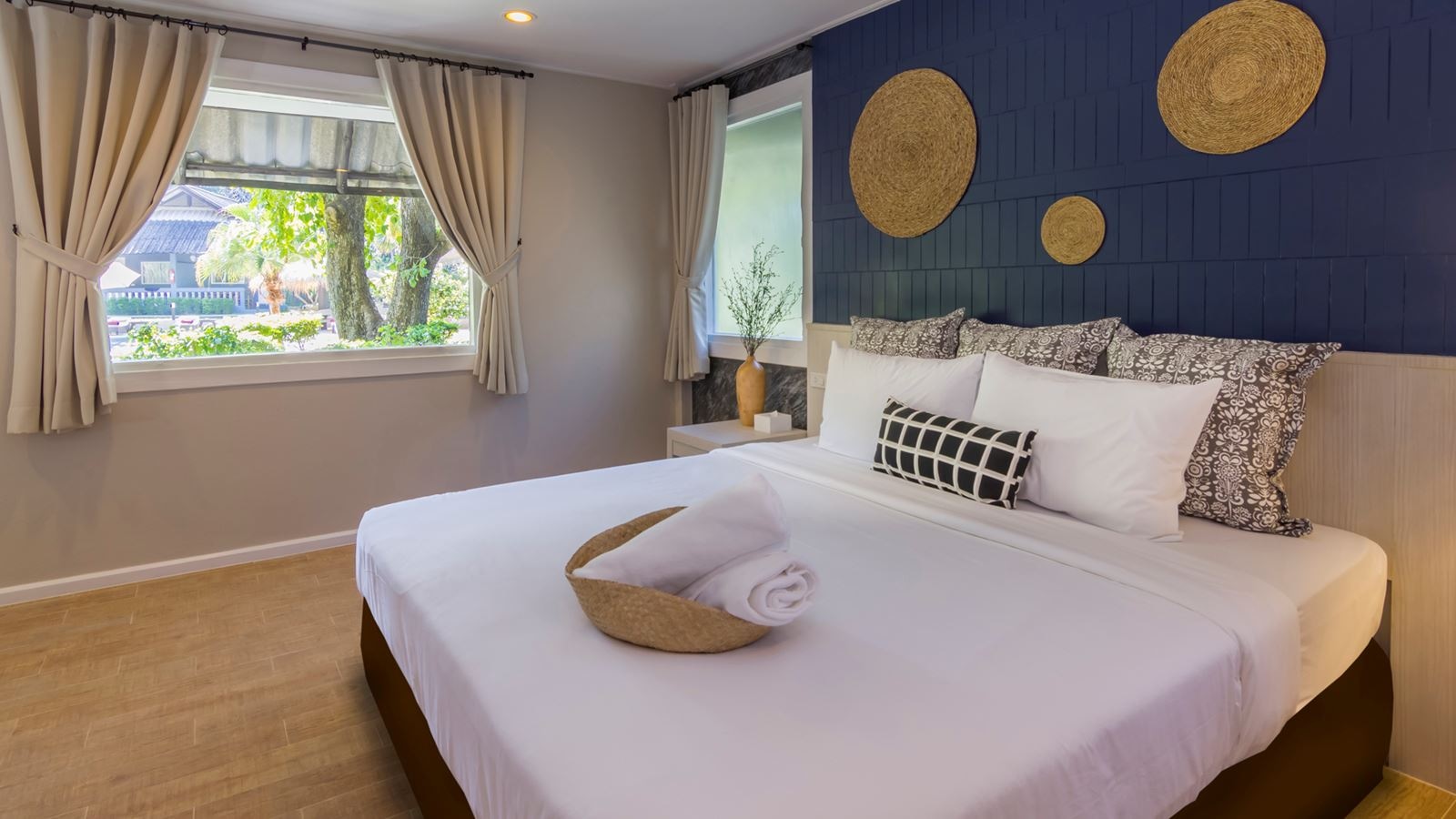 rooms-deluxe-pool-view-villa