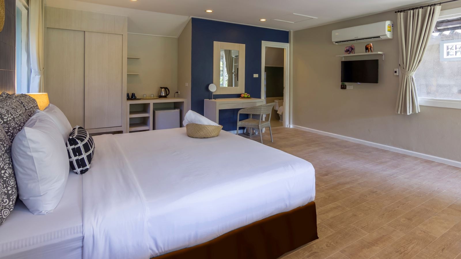 rooms-deluxe-pool-view-villa